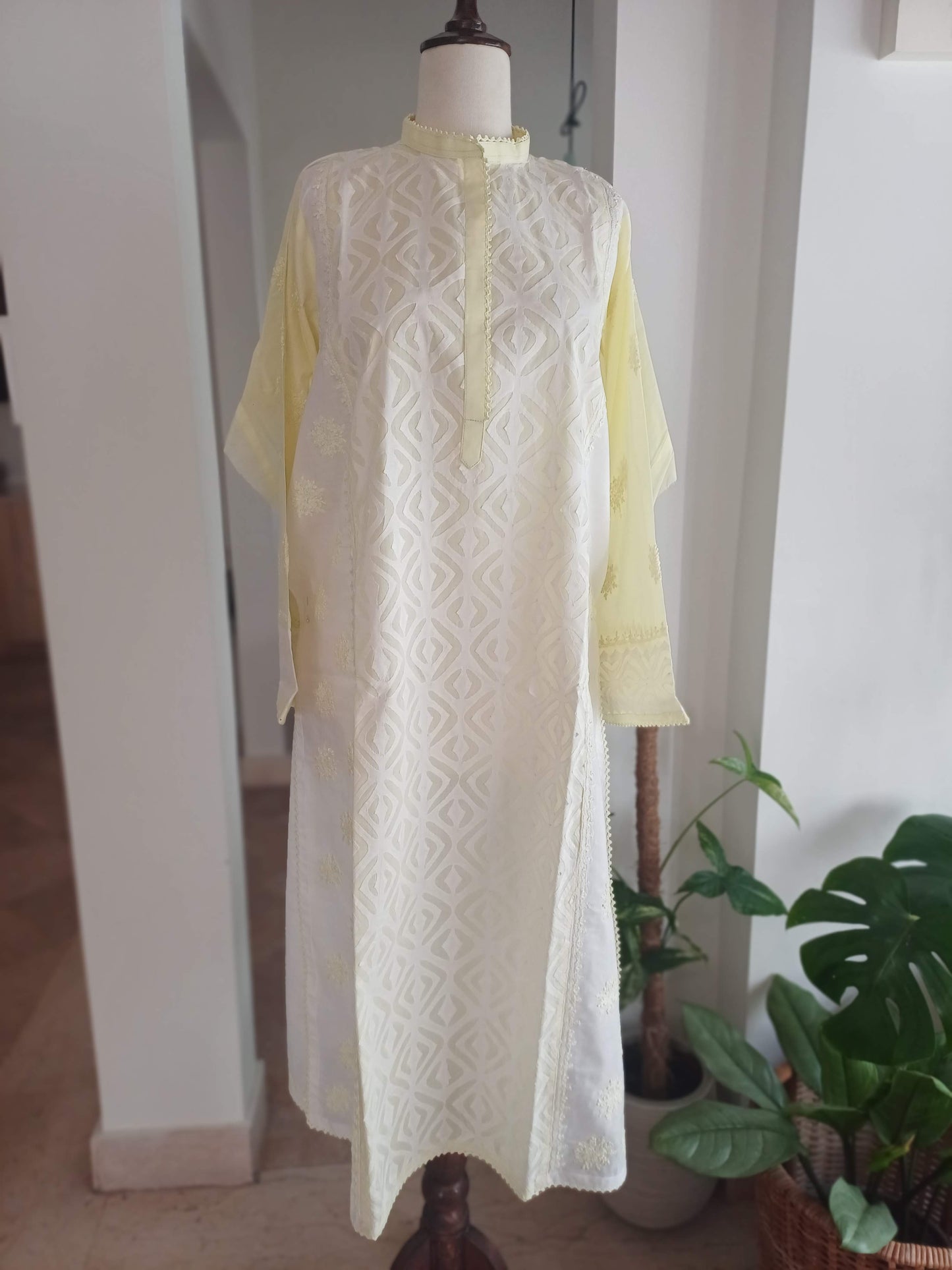 Noor-e-Zard – Lemon Yellow Kurta with Appliqué & Shadow Work
