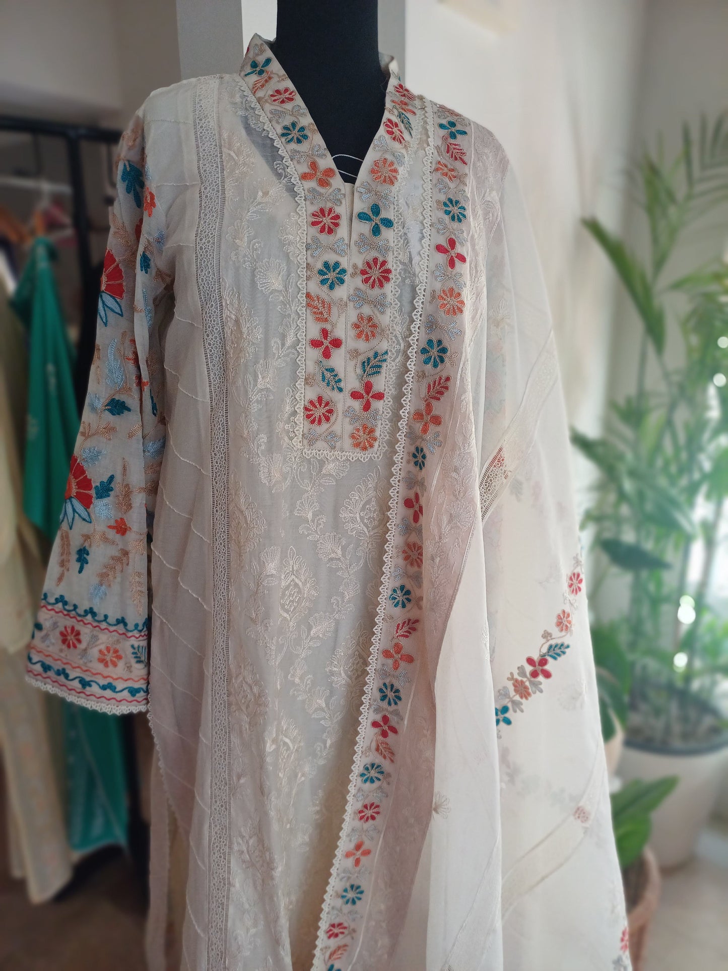 Rangrez – Off-white Paper Lawn with Vibrant Aar Work & Lace Detailing