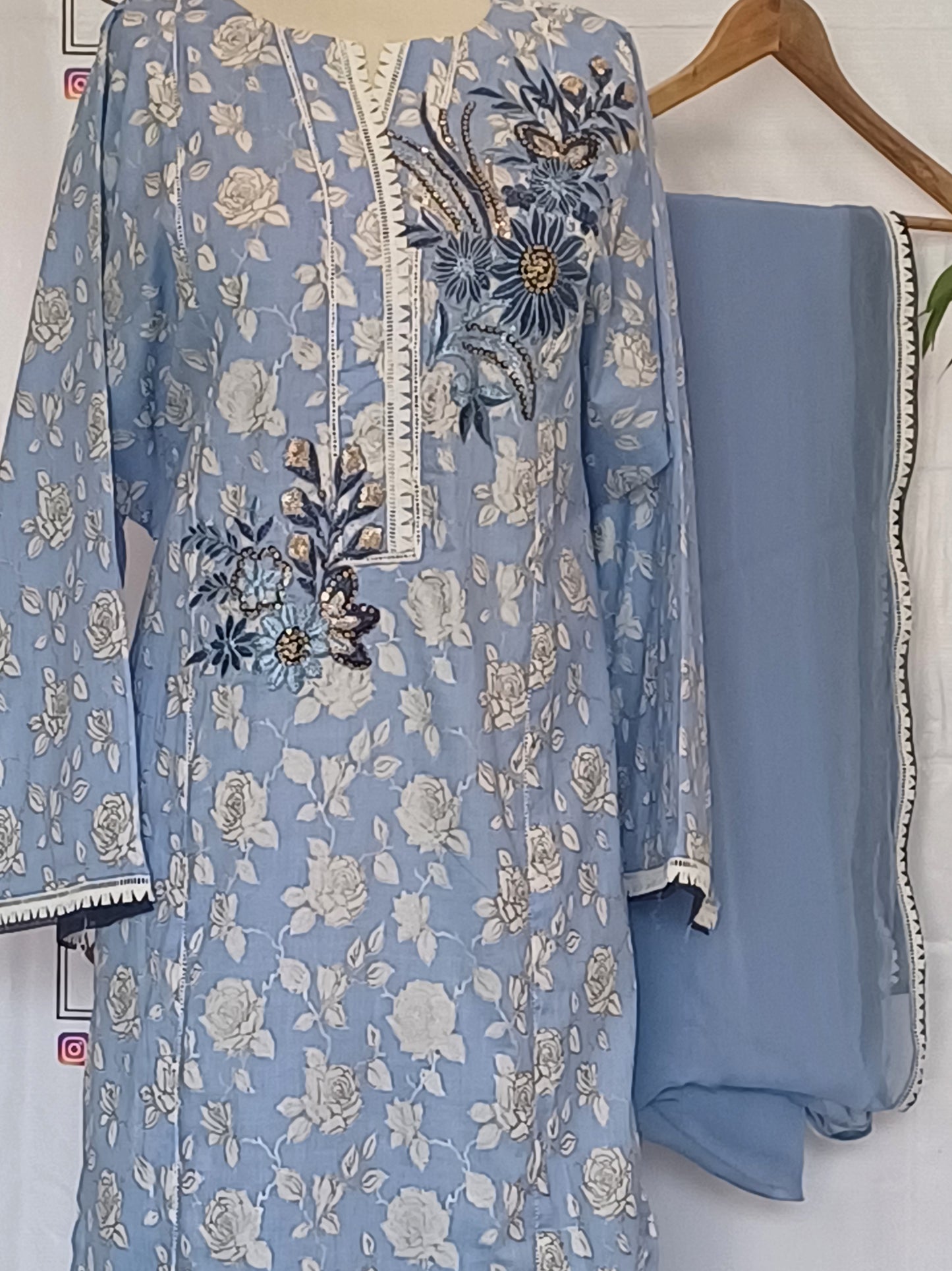 Eira Bloom – Ice Blue Block Print Shirt with Appliqué & Chiffon Dupatta