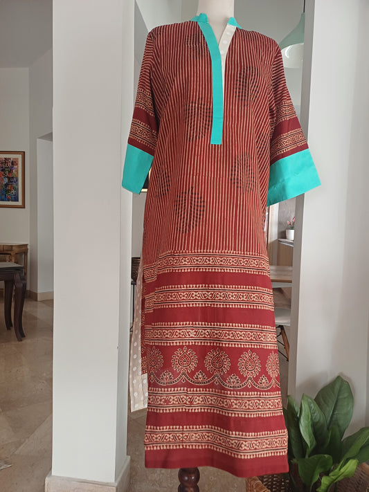 Laal Bahaar – Red Block-Printed Lawn Shirt with Turquoise Color Block